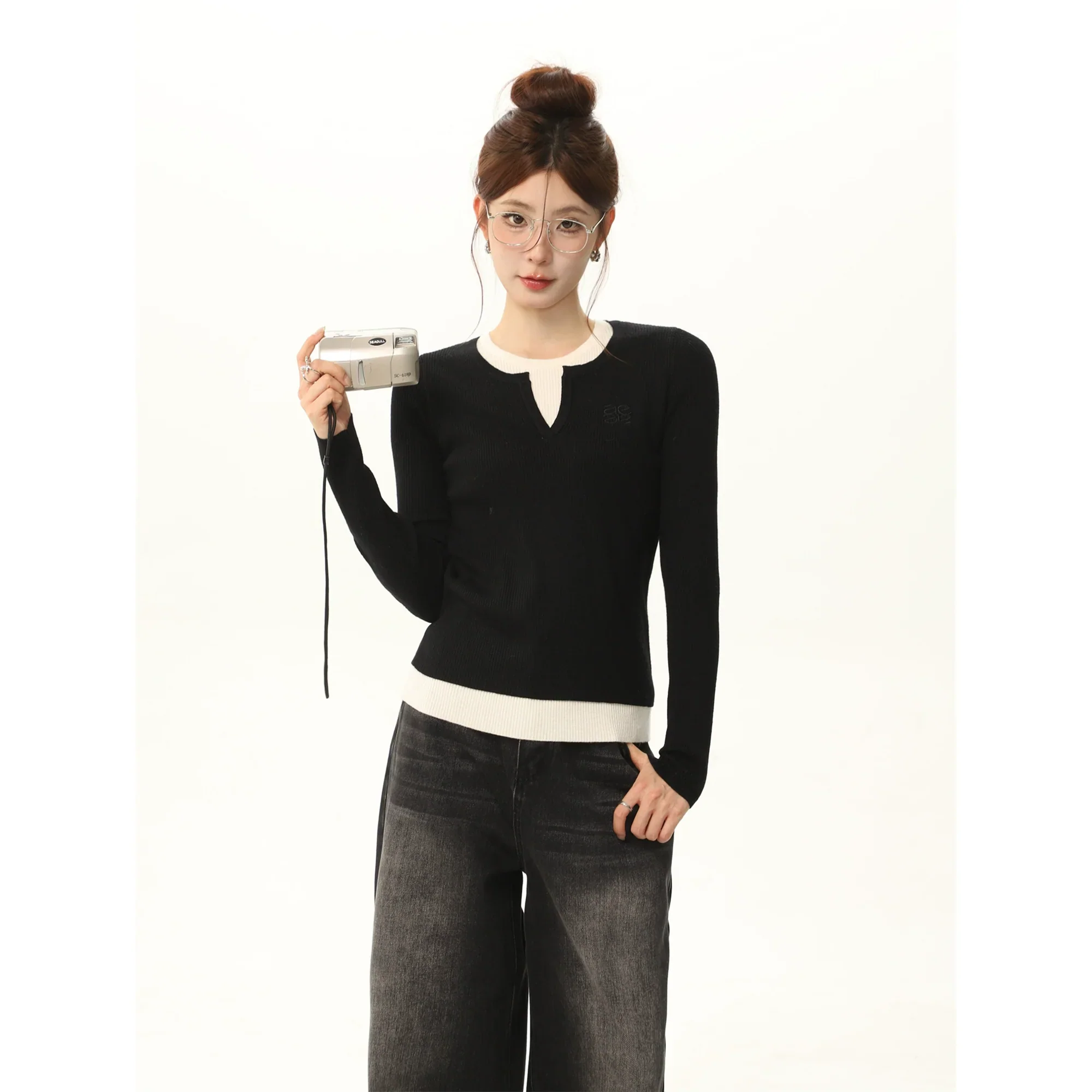 Round Neck Color Block Long Sleeve Knit Sweater - Image 3