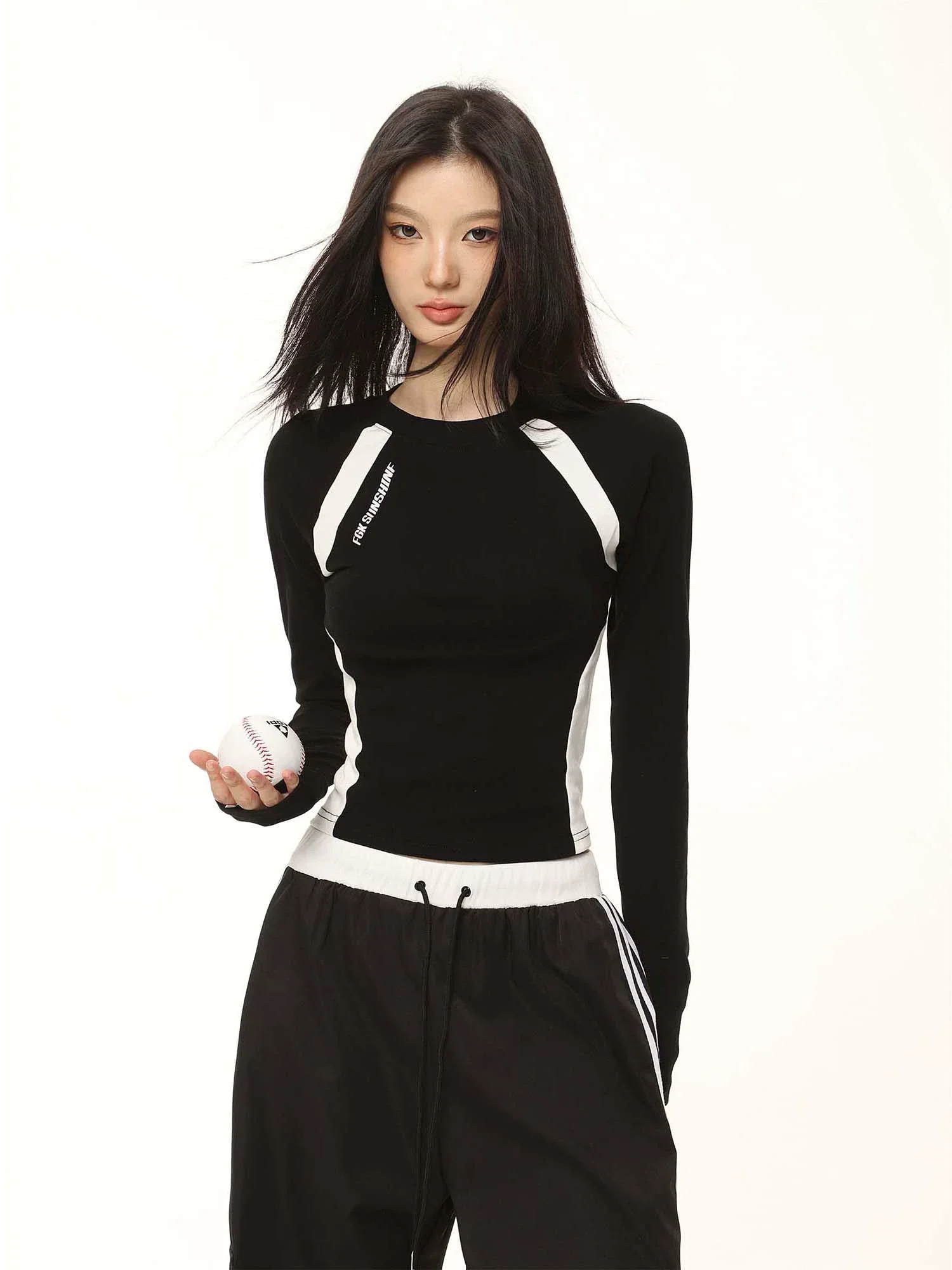 Contrast Color Regular Shoulder Long Sleeve T-shirt - Image 3