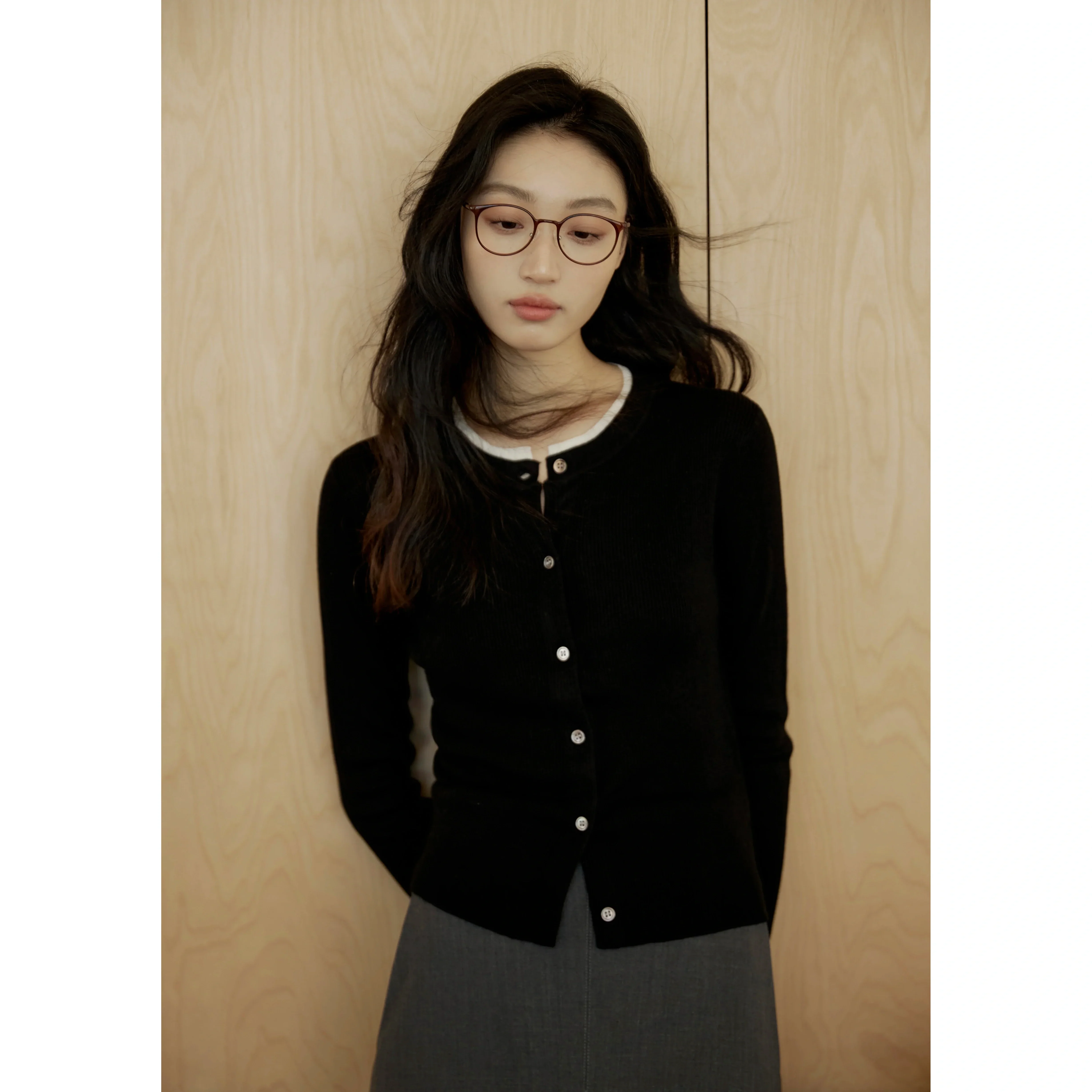 Button-Up Cardigan Sweater with White Inner Layer - Image 7