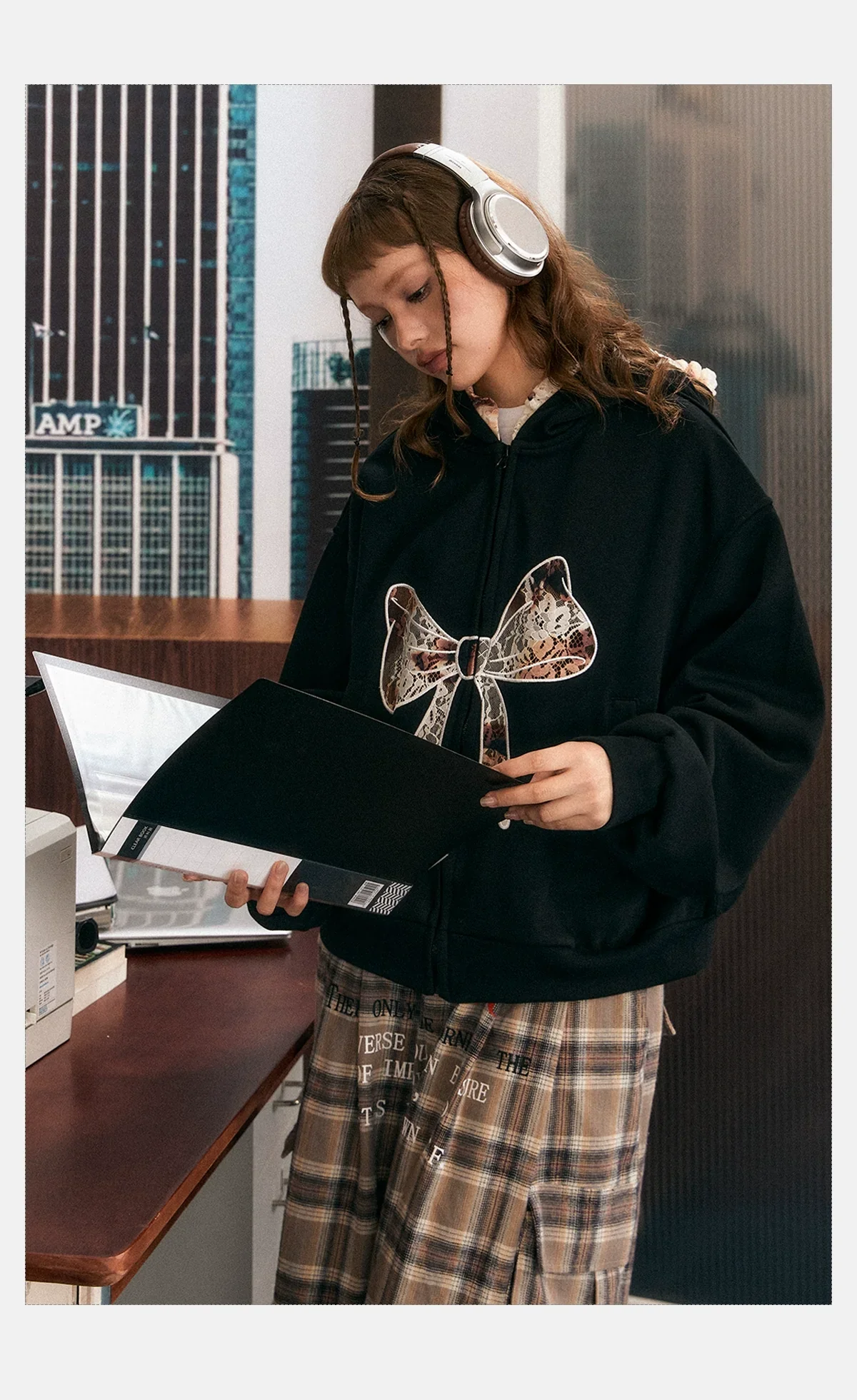 Oversize Lace Bow Hoodie - Image 4