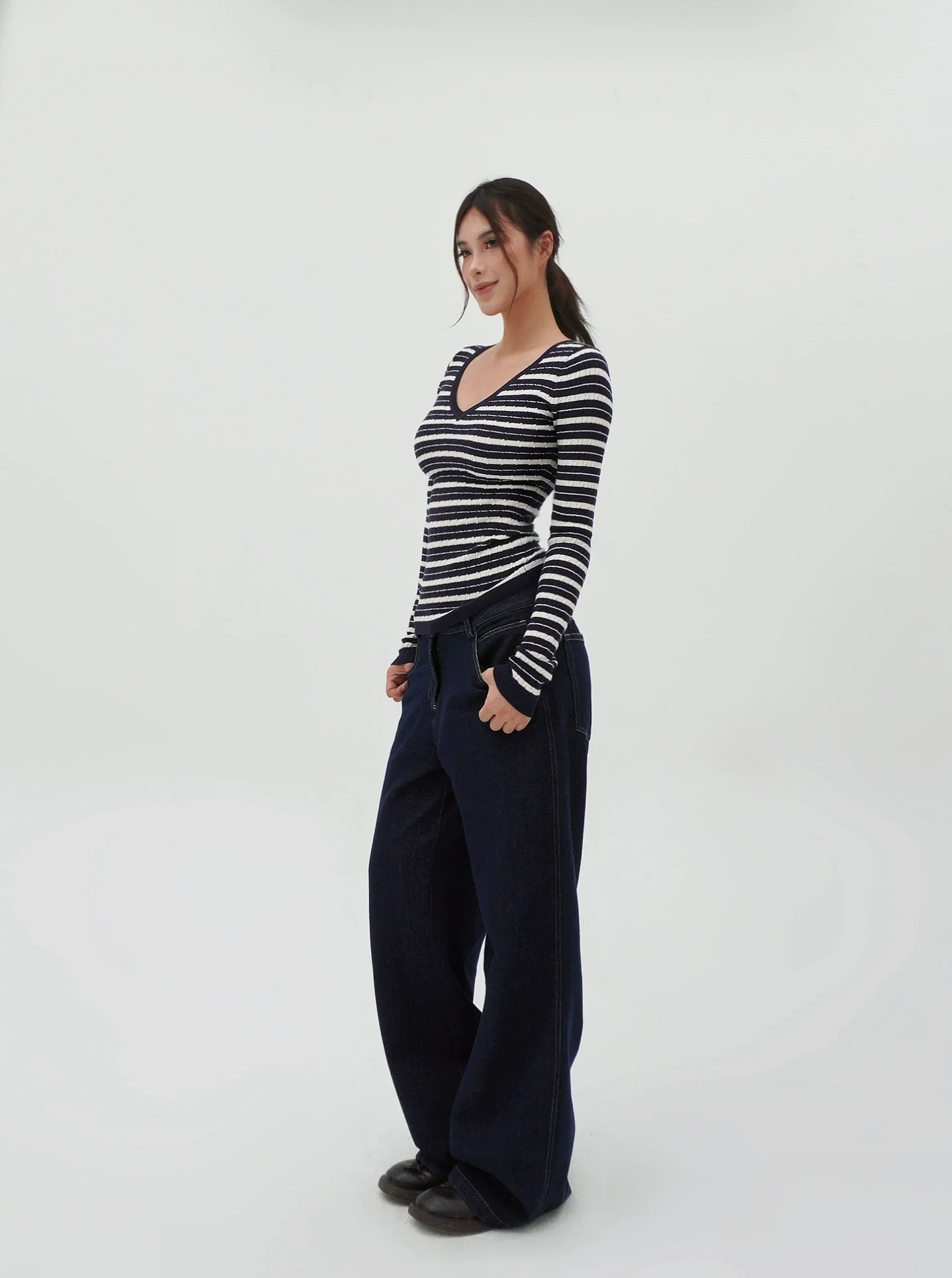 Low V-Neck Slim-Fit Long Sleeve Sweater - Image 7