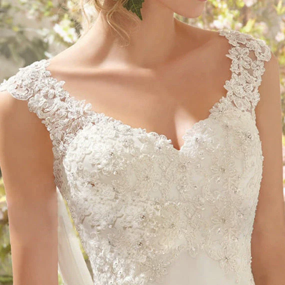 Romantic Charming V-Neck Lace Mesh Wedding Evening Dress - Image 2