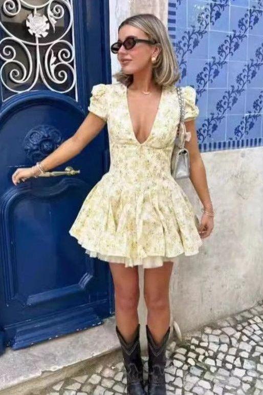 Short-Sleeved V-Neck Pleated Dress - Image 2