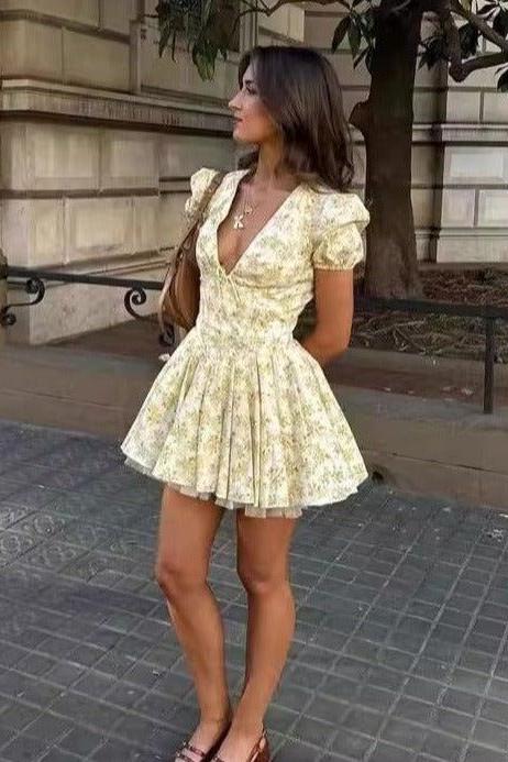 Short-Sleeved V-Neck Pleated Dress - Image 3