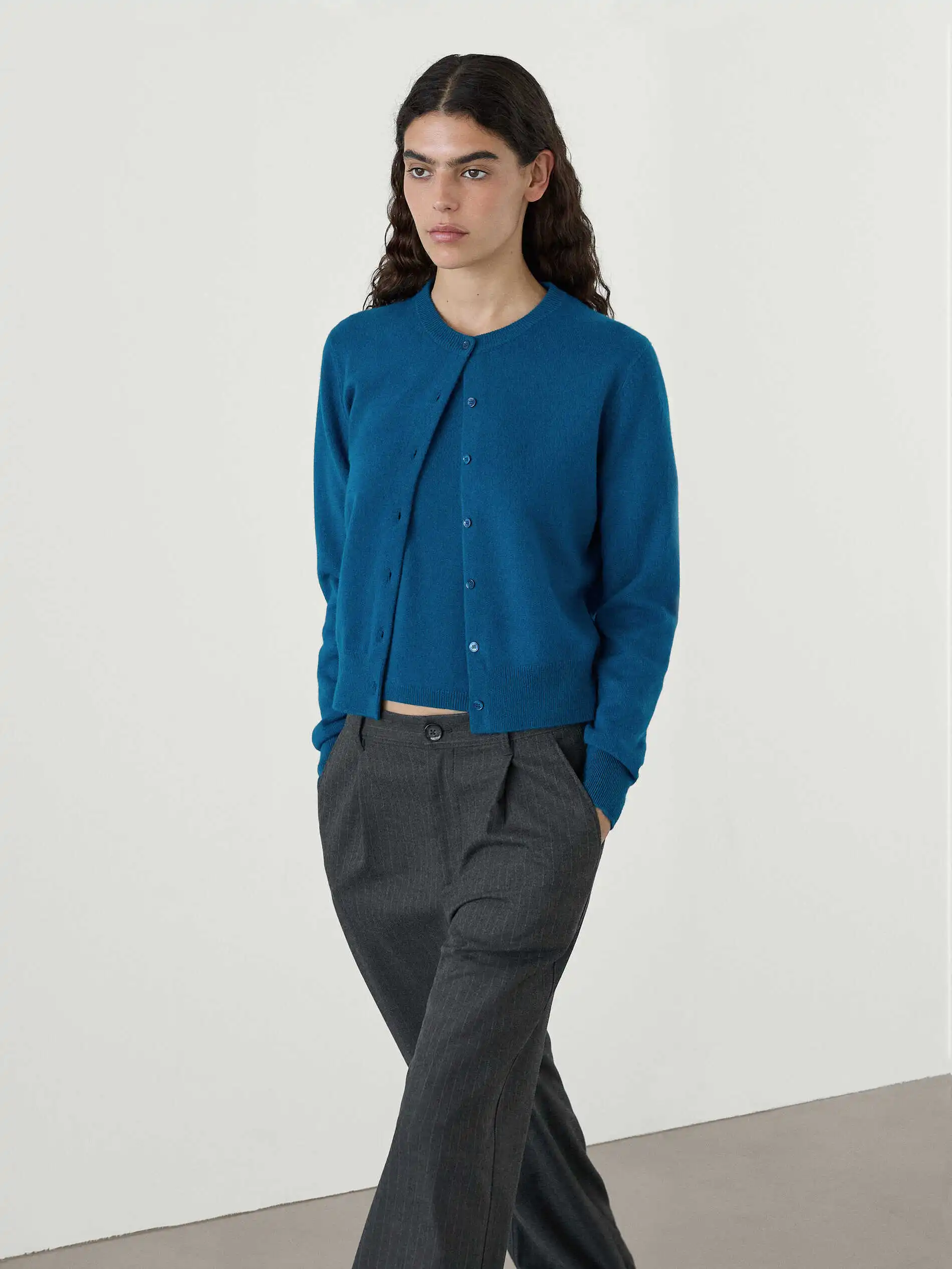 Minimalist Round Neck Knit Short Cardigan - Image 2