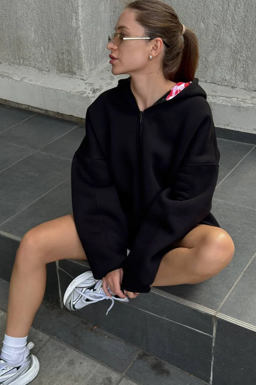 Oversized Boyfriend Lip Print Hoodie - Image 9