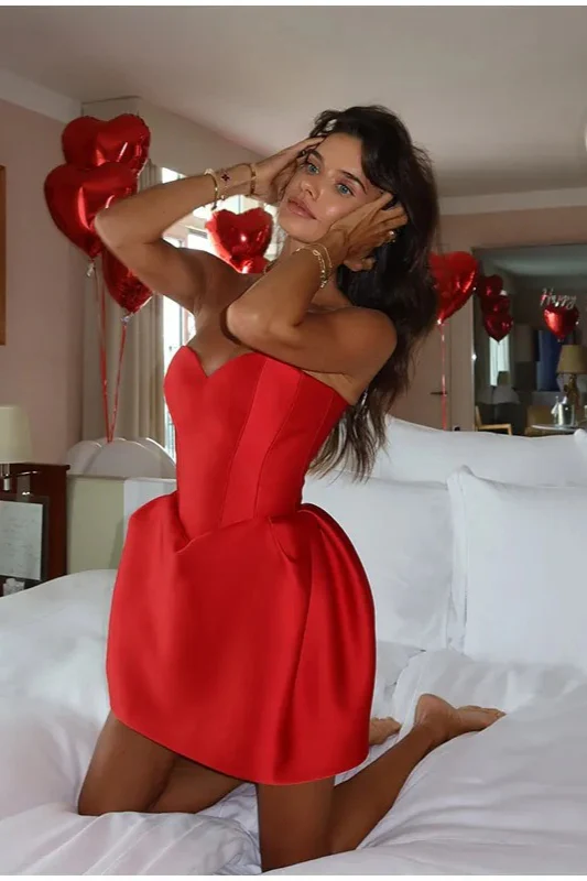 Red Off-Shoulder Pleated Hem Party Dress - Image 3
